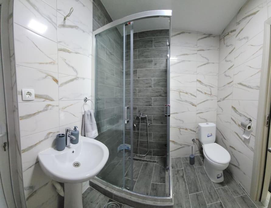 City Center Apt Wfree P Skopje Eksteriør bilde